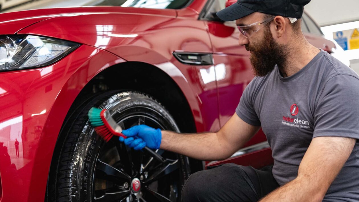 Cleaning car wheels        