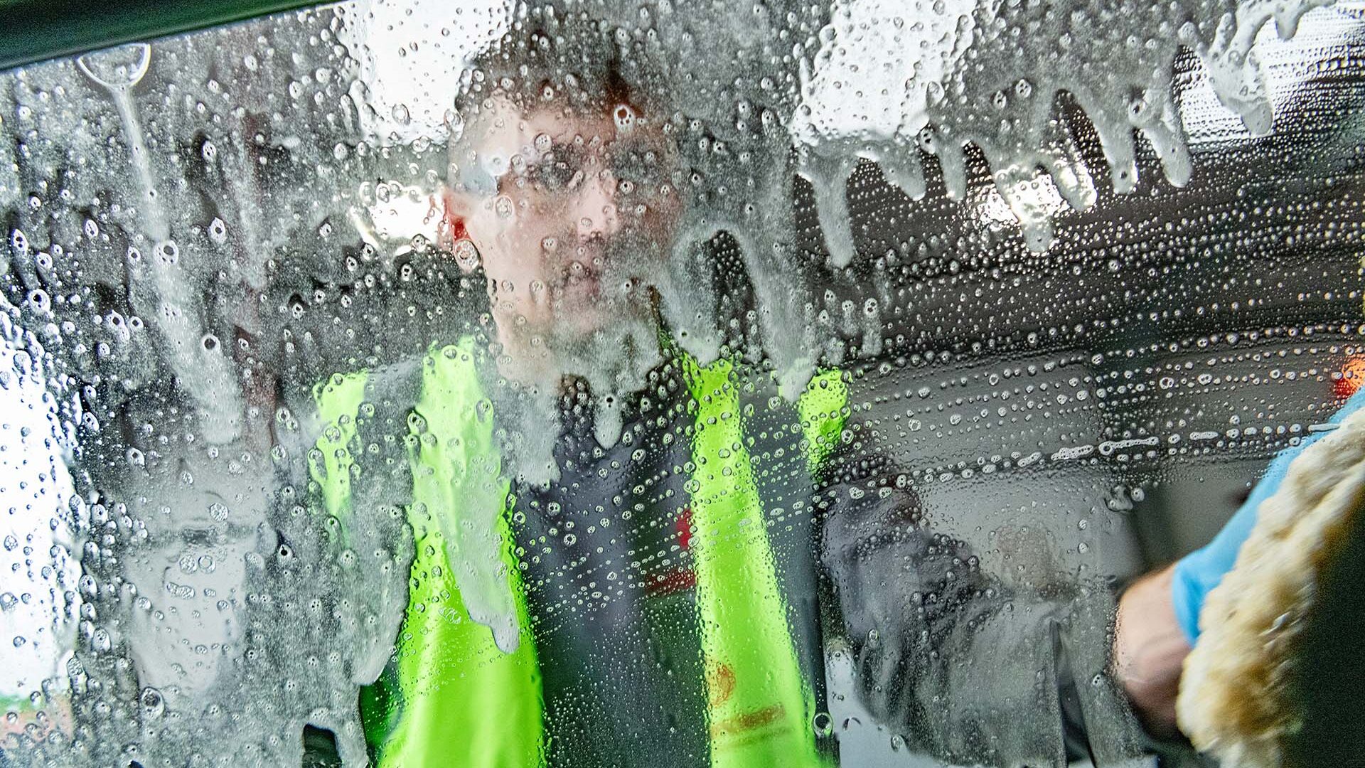 Cleaning vehicle window