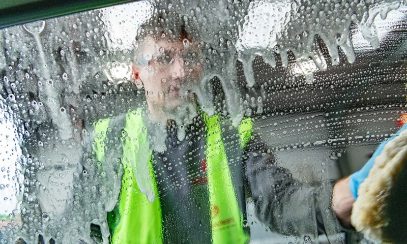 Cleaning vehicle window
