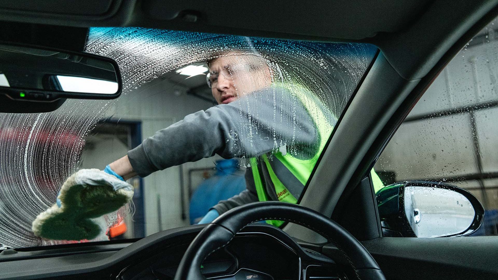 Cleaning car windscreen